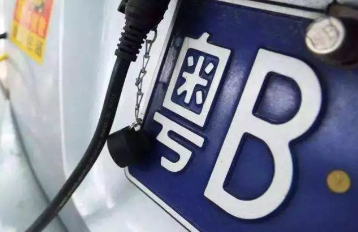 以深圳公司來持有車牌有哪些優(yōu)勢？深圳個人車牌和深圳公司車牌有什么區(qū)別？